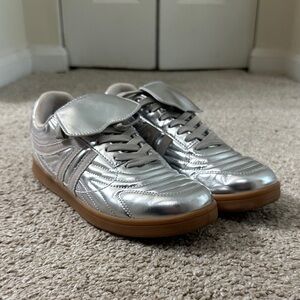 Steve Madden Madrid Sneaker (no box)